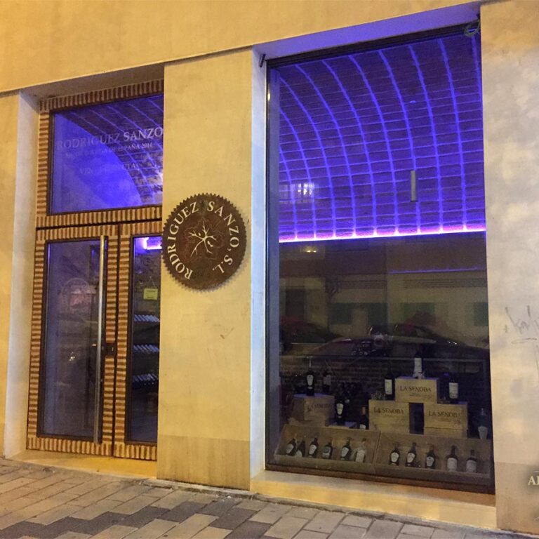 Oficinas Tienda Bodega Vino (Valladolid)