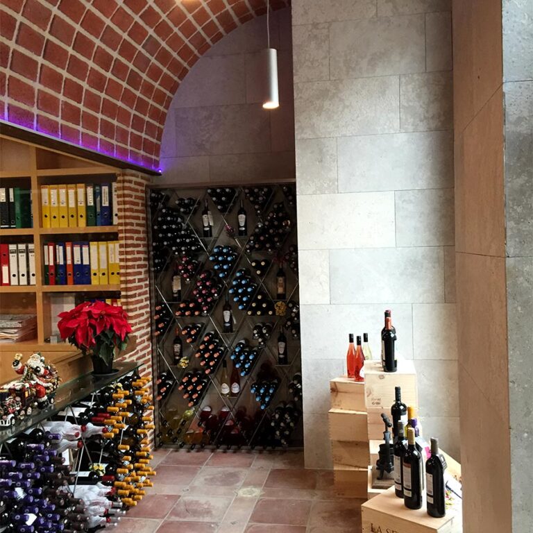 Oficinas Tienda Bodega Vino (Valladolid)