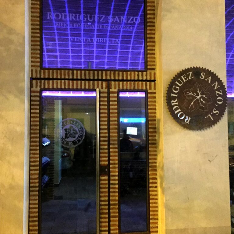 Oficinas Tienda Bodega Vino (Valladolid)